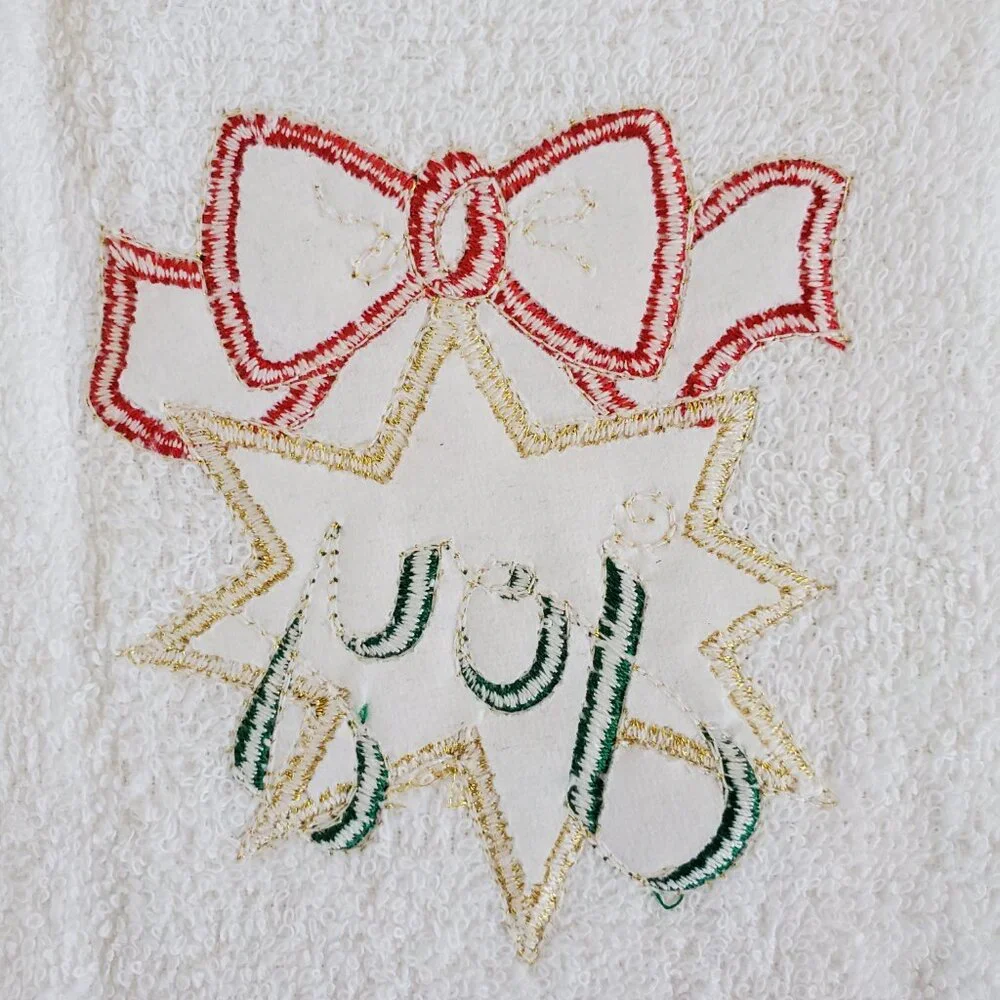 Christmas Holiday 4 Fingertip Guest Towels Applique Poinsettia Star White Cream